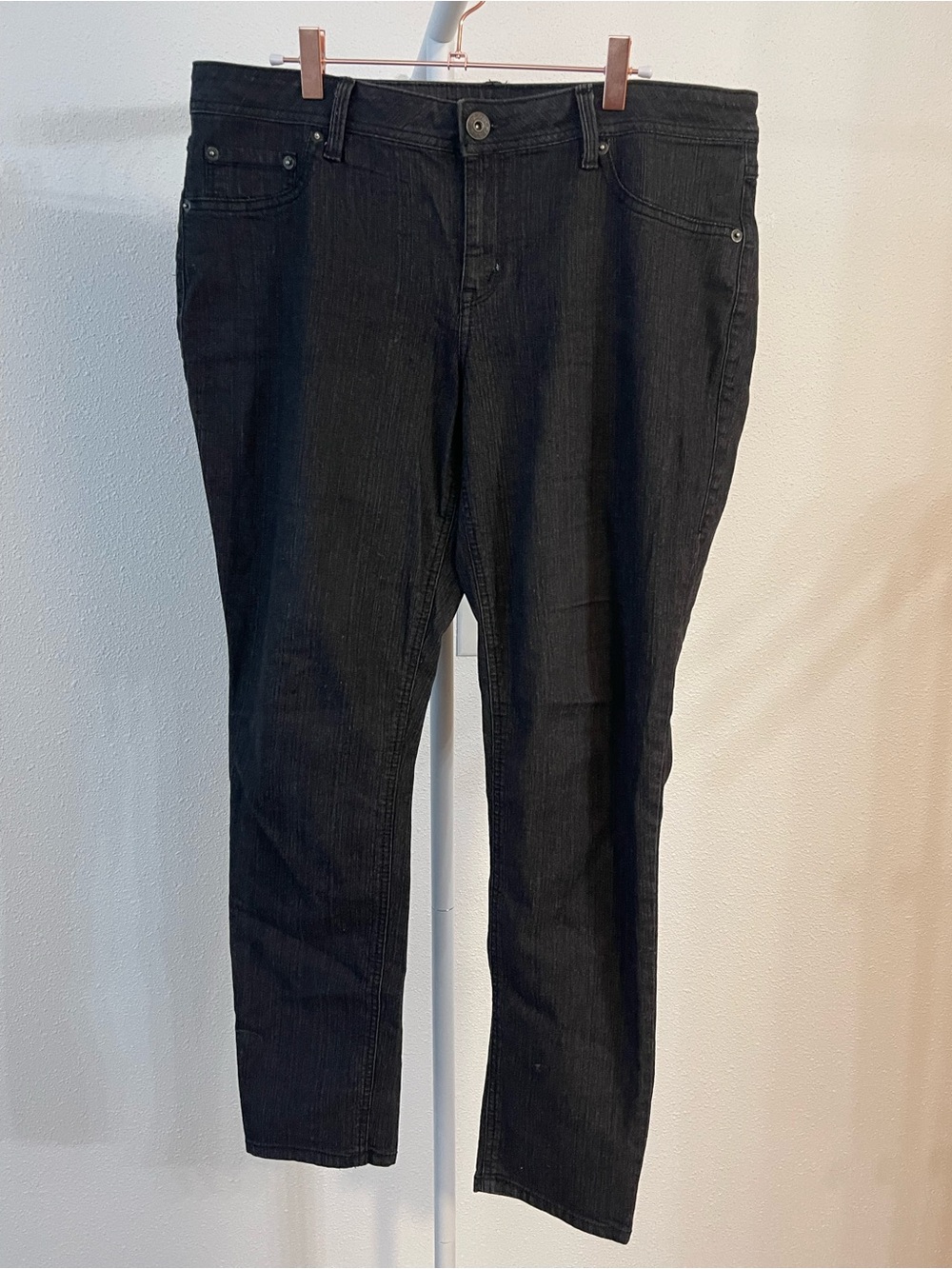 Bongo plus women’s 14w Classic Black Straight-Leg Jeans